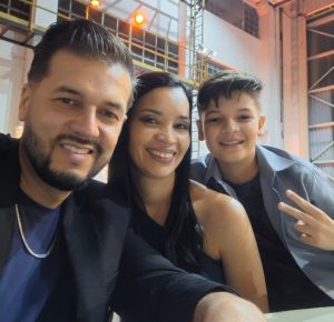 Diego Lima e Alessandra Lima, pais do Arthur, APROVADO em 1º lugar geral no CMSP 2025/2026